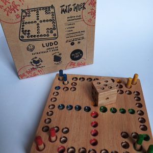 Juego de Ludo en madera.